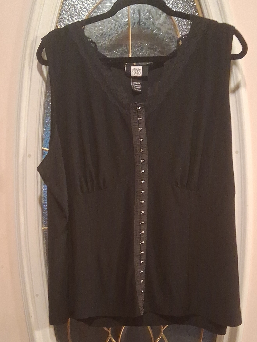 Studio 1940 Black Sleeveless Hook-and-Eye Lace-Trim Top